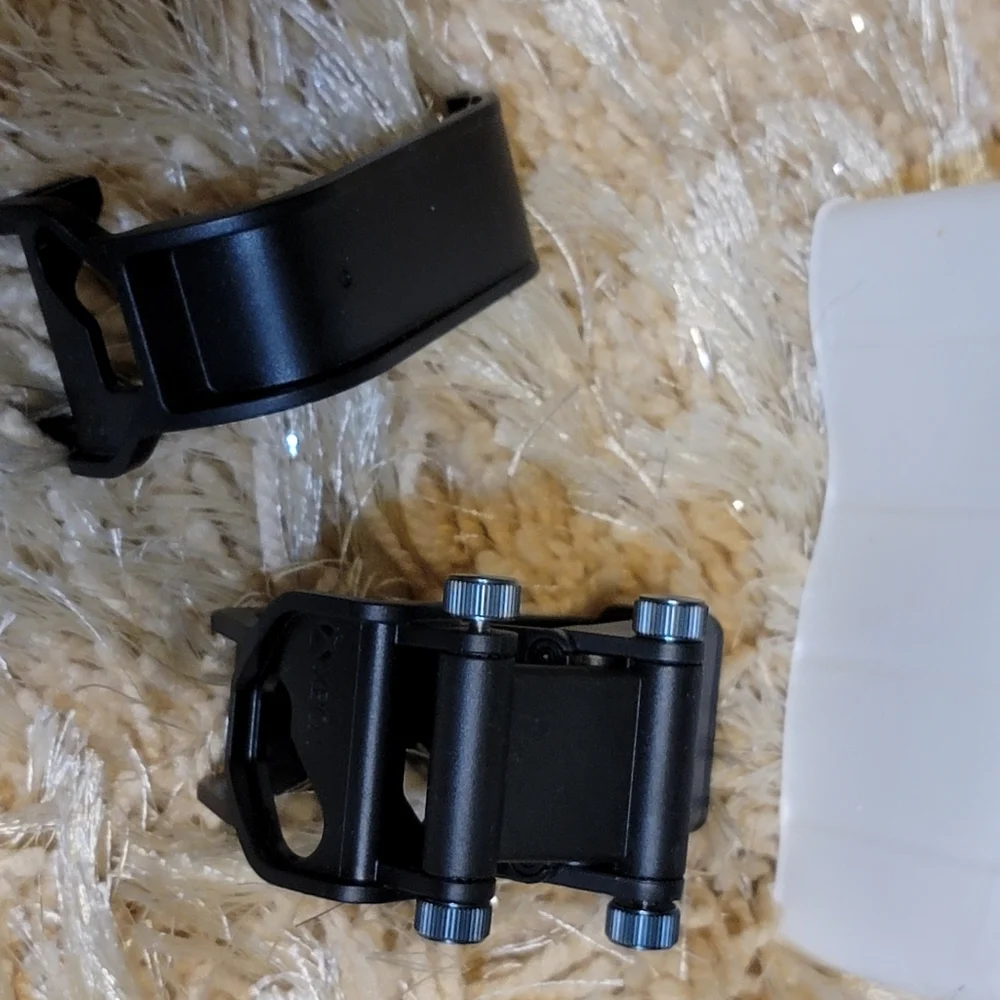 XBitDo Mobile Gaming Clip For Xbox Wireless Controllers